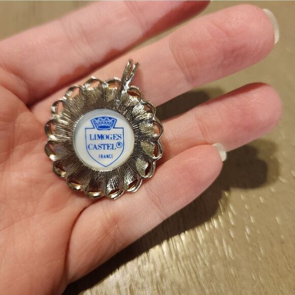 VINTAGE LIMOGES CASTEL PORCELAIN DOMED CAMEO PENDANT France - Picture 3 of 3